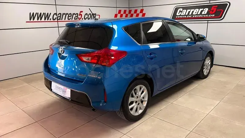 Usado Toyota Auris Live 90 CV (66 kW) 2013 Azul Berlina
