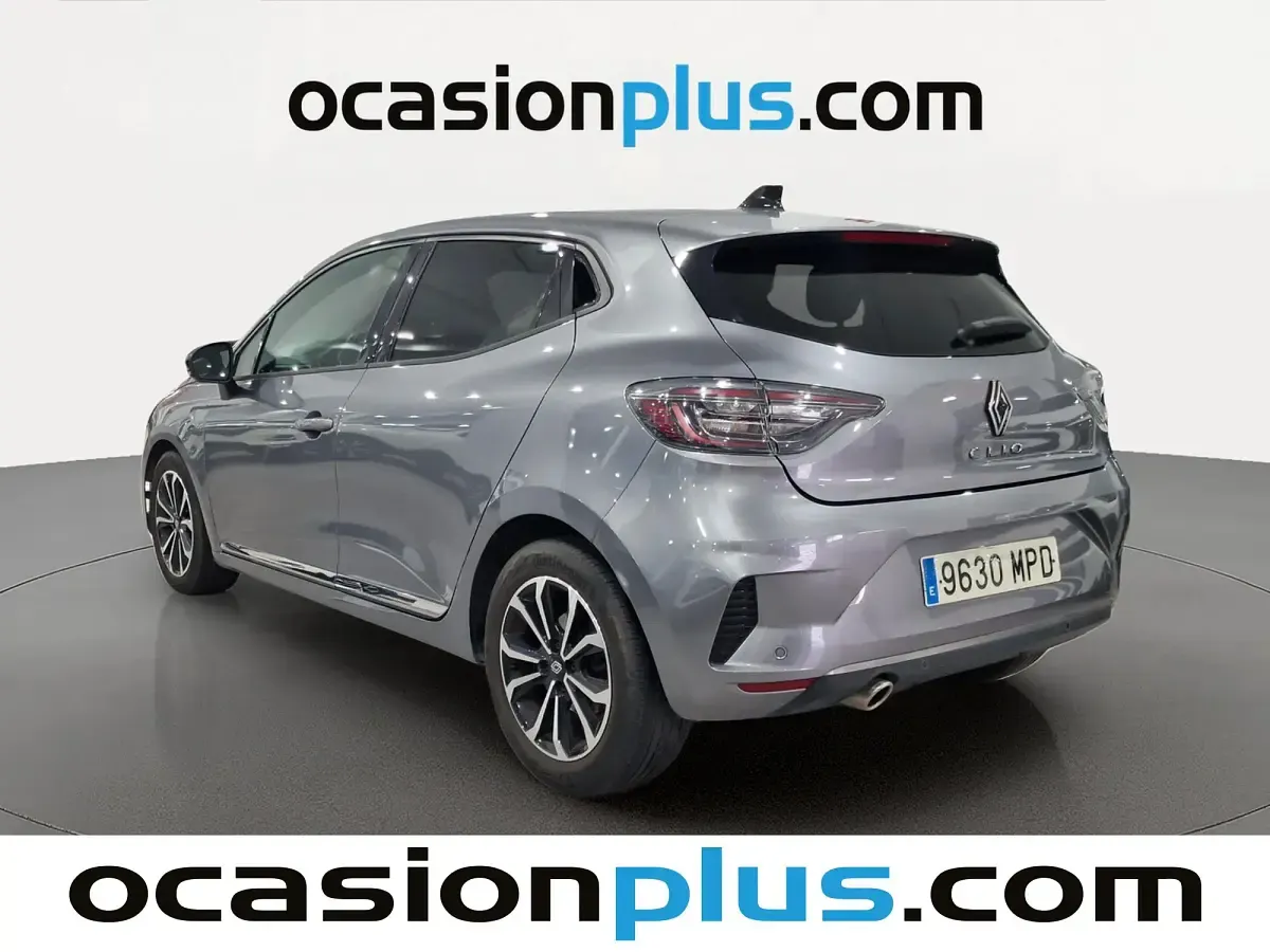 Usado Renault Clio Techno 90 CV (66 kW) 2024 Gris Utilitario