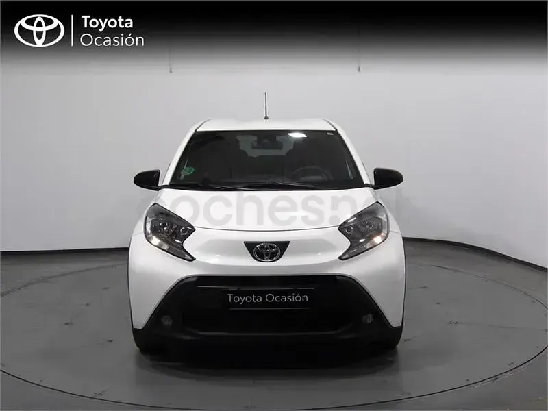 Usado Toyota Aygo X Play 72 CV (52 kW) 2025 Blanco SUV