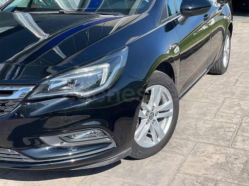 Usado Opel Astra Ultimate 145 CV (106 kW) 2021 Negro Familiar
