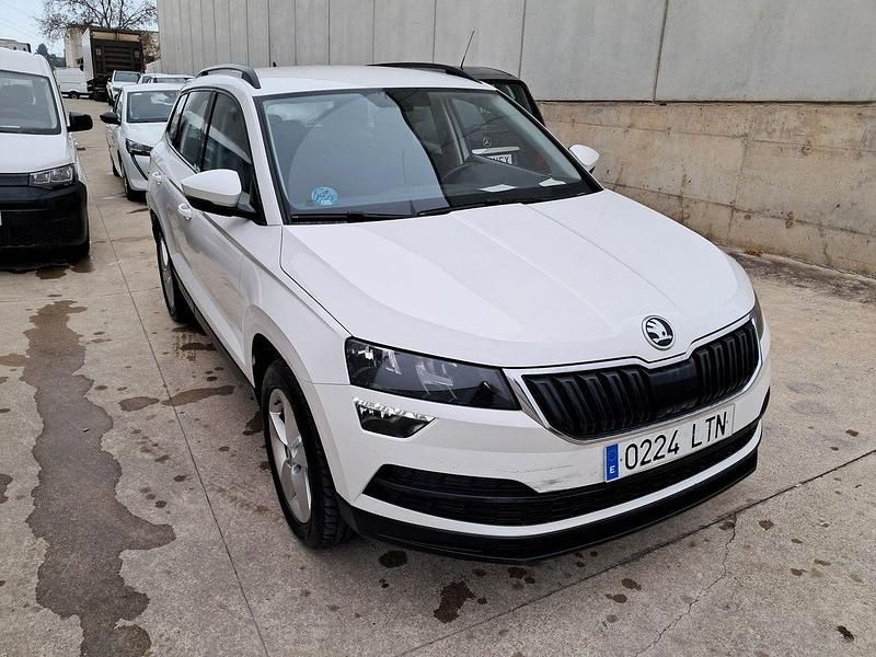 Usado Skoda Karoq Ambition 150 CV (110 kW) 2021 Blanco SUV