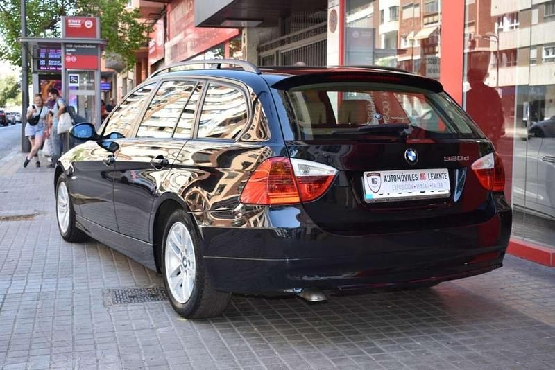 Usado BMW 320 163 CV (119 kW) 2006 Negro Familiar