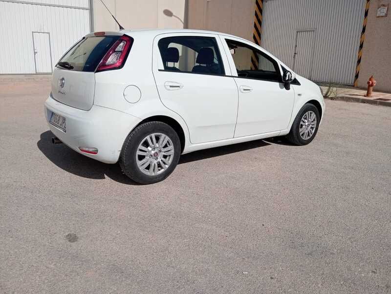 Usado Fiat Punto Easy 95 CV (69 kW) 2016 Blanco Utilitario