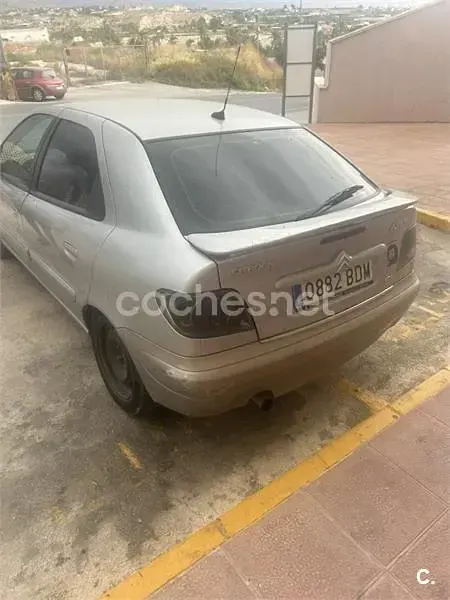 Usado Citroën Xsara 90 CV (66 kW) 2000 Gris / plata Berlina