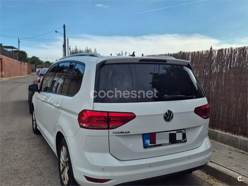 Usado VW Touran Advance 115 CV (84 kW) 2018 Blanco Monovolumen