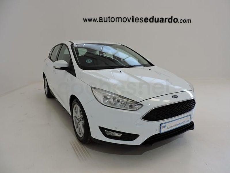Usado Ford Focus Trend 125 CV (91 kW) 2015 Blanco Berlina