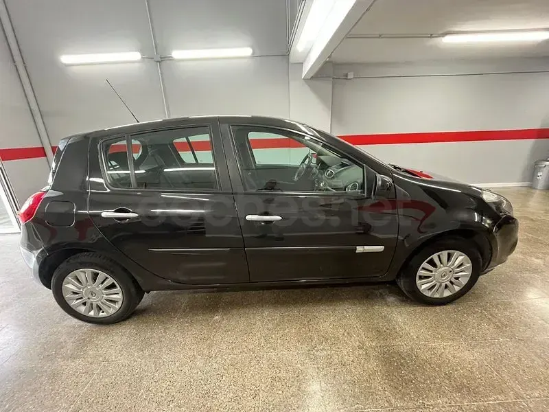 Usado Renault Clio IV Dynamique 105 CV (77 kW) 2012 Negro Berlina