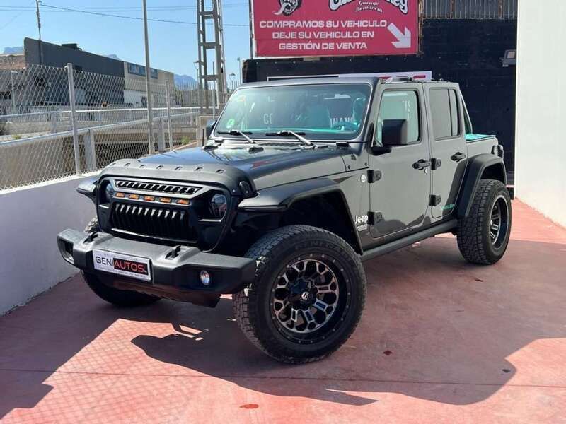 Negro Usado 2018 Jeep Wrangler Unlimited Sahara SUV | 71.990 € - Imagen 1/4