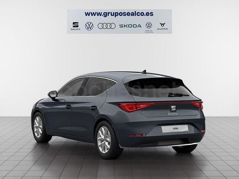 Usado Seat Leon Style 116 CV (85 kW) 2025 Gris / plata Berlina