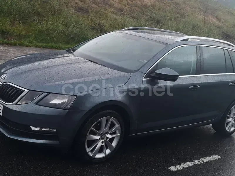Usado Skoda Octavia Ambition 110 CV (80 kW) 2017 Gris / plata Familiar