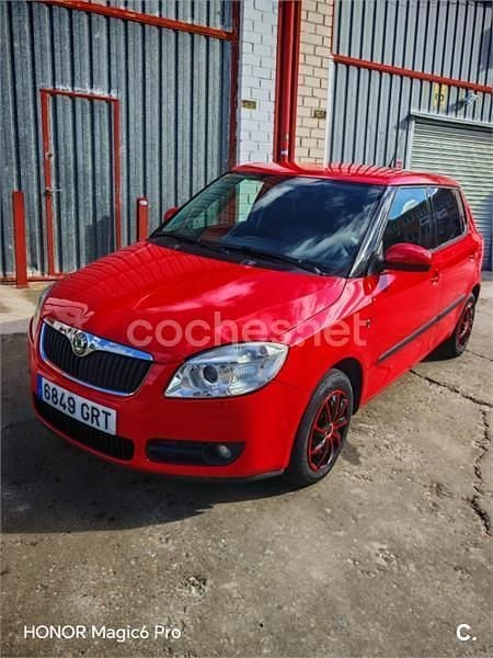 Rojo Usado 2009 Skoda Fabia Berlina | 5800 € (Precio justo) - Imagen 1/4