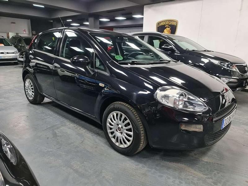 Usado Fiat Punto S 77 CV (56 kW) 2018 Negro Utilitario