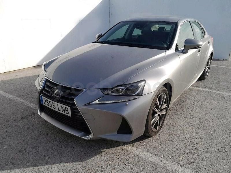 Usado Lexus IS300h Executive Line 223 CV (164 kW) 2021 Gris / plata Berlina