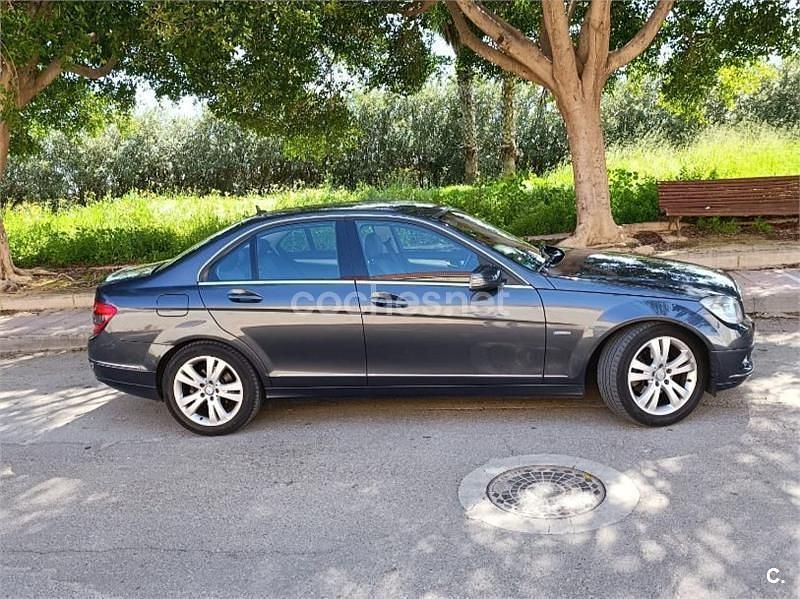 Usado Mercedes C200 Avantgarde 136 CV (100 kW) 2010 Azul Berlina