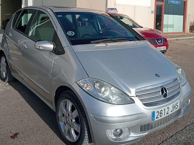 Usado Mercedes A180 Elegance 109 HP (80 kW) 2006 Cinzento Monovolume