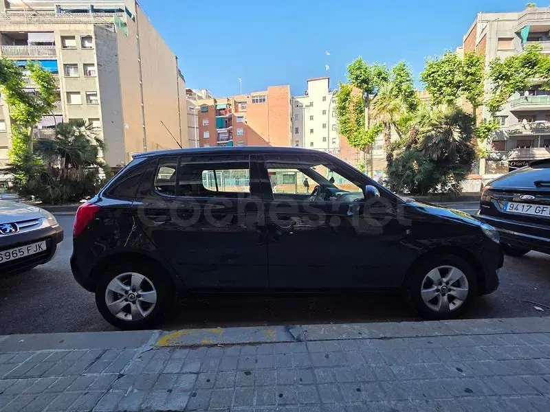 Usado Skoda Fabia Style 85 CV (62 kW) 2010 Negro Berlina