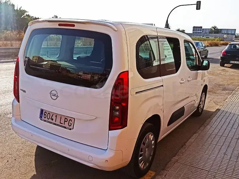 Usado Opel Combo Life Edition+ 102 CV (75 kW) 2021 Blanco Monovolumen