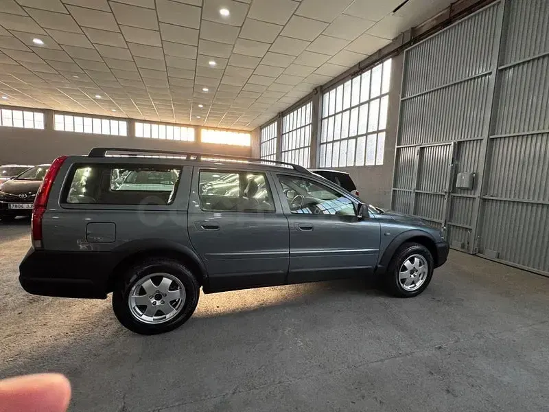 Usado Volvo V70 130 CV (95 kW) 2002 Gris / plata Familiar