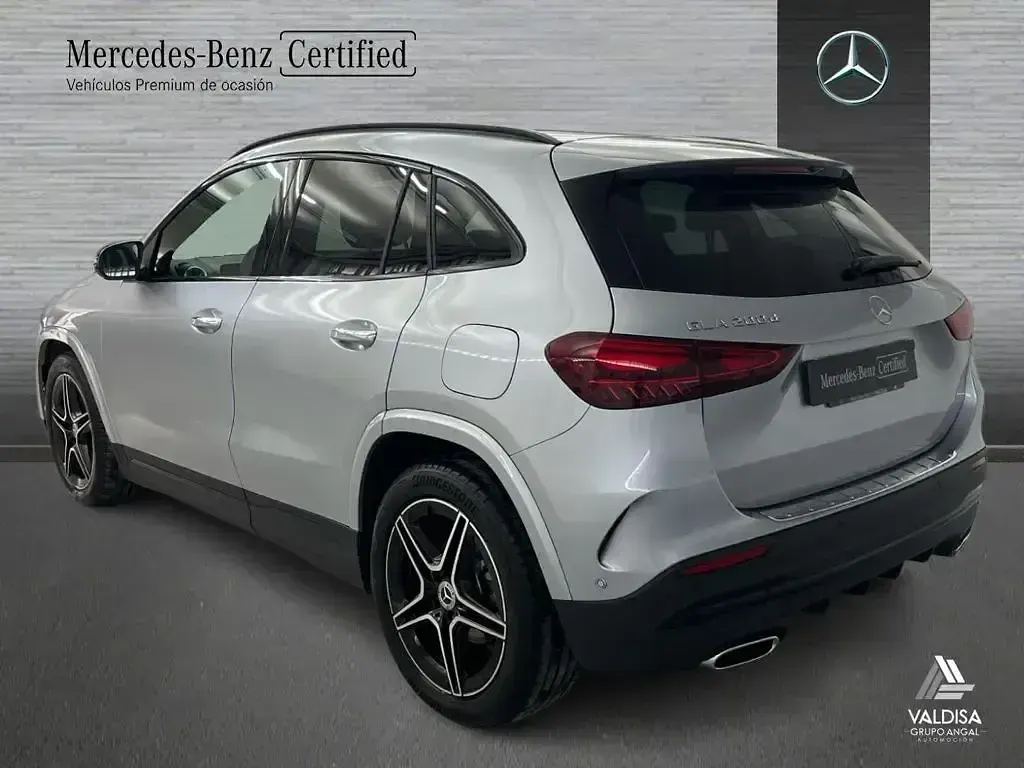Usado Mercedes GLA200 AMG line 150 HP (110 kW) 2025 Cinzento SUV