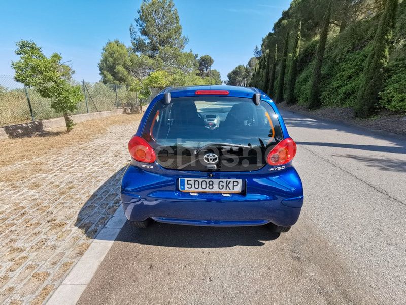 Usado Toyota Aygo Live 68 CV (50 kW) 2009 Azul Utilitario