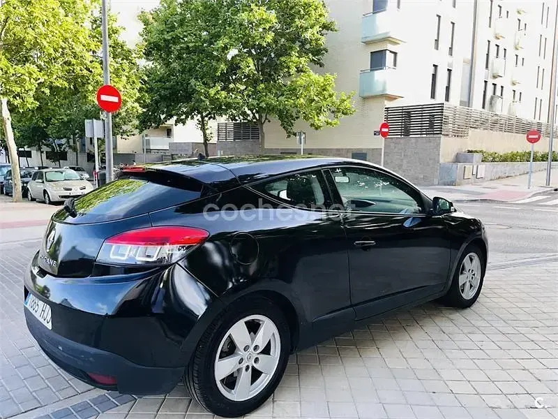 Usado Renault Mégane Dynamique 110 CV (80 kW) 2012 Negro Berlina