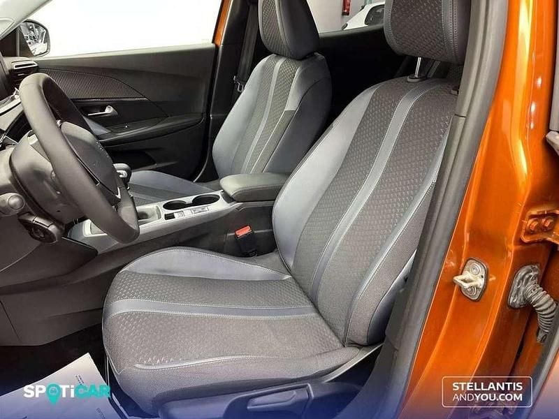 Usado Peugeot 2008 Allure 131 CV (96 kW) 2020 Naranja SUV