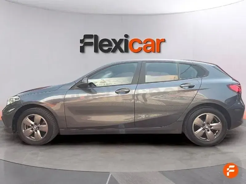 Usado BMW 118 140 CV (102 kW) 2021 Gris / plata Berlina