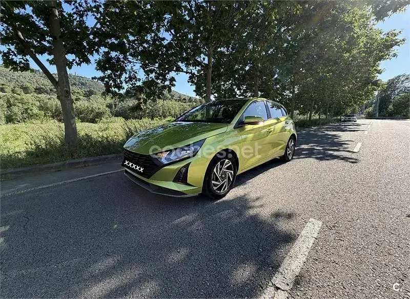 Usado Hyundai i20 84 CV (61 kW) 2024 Verde Utilitario