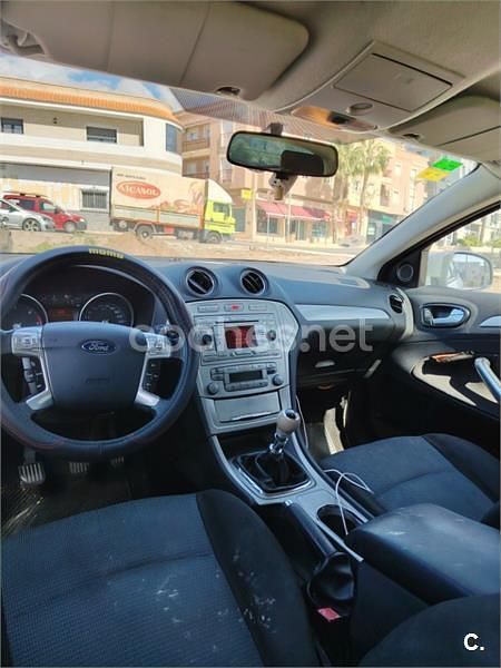 Usado Ford Mondeo Ambiente 125 CV (91 kW) 2007 Gris / plata Berlina
