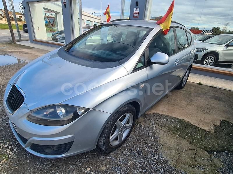 Usado Seat Altea XL Style 105 CV (77 kW) 2011 Gris / plata Monovolumen