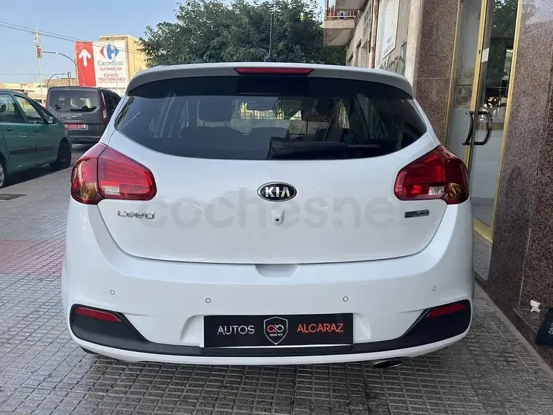 Usado Kia Ceed 100 CV (73 kW) 2015 Blanco Utilitario