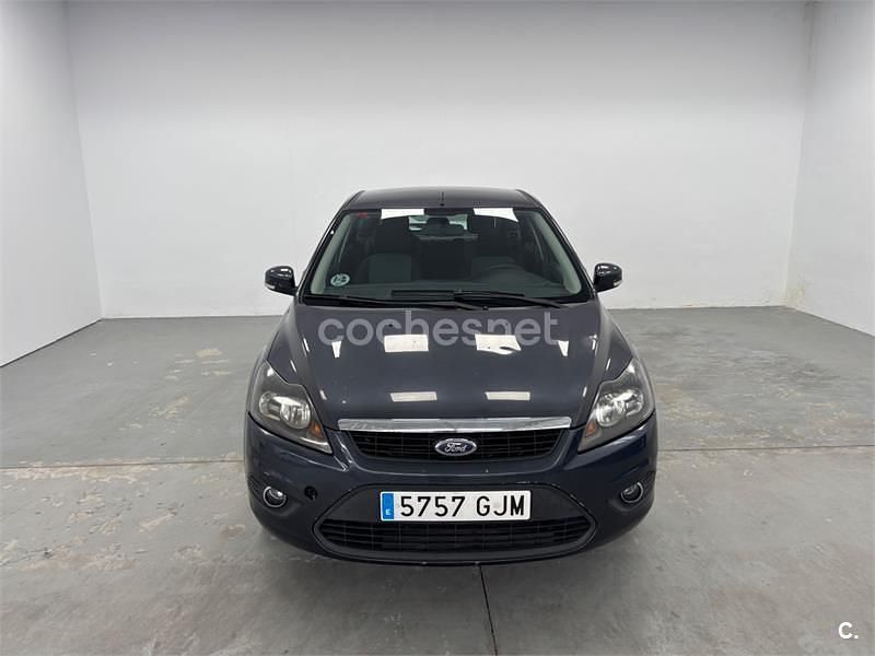 Usado Ford Focus Trend 115 CV (84 kW) 2009 Gris / plata Berlina