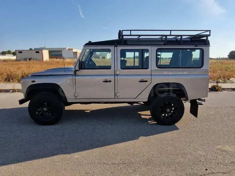Usado Land Rover Defender SE 122 CV (89 kW) 2016 Gris / plata Familiar