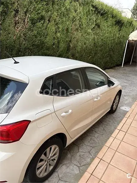 Usado Seat Ibiza Style 95 CV (69 kW) 2018 Blanco Utilitario