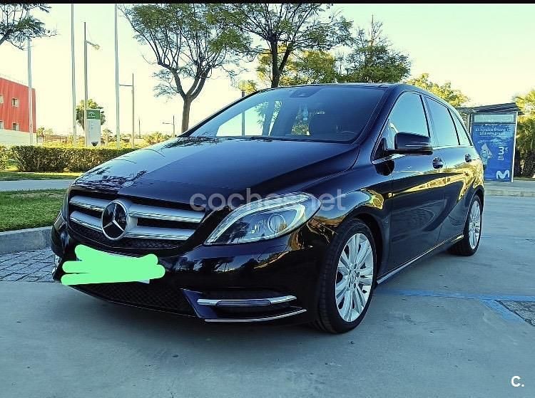 Usado Mercedes B200 136 CV (100 kW) 2013 Negro Monovolumen