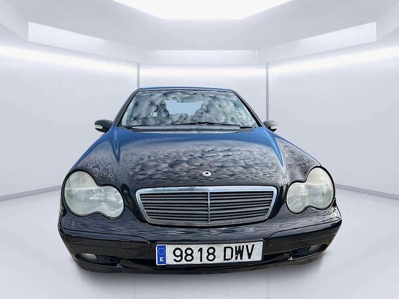Usado Mercedes C220 Avantgarde 143 CV (105 kW) 2002 Negro Berlina