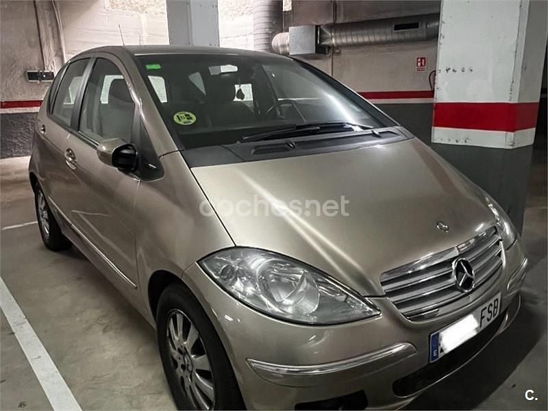 Usado Mercedes A180 Elegance 109 HP (80 kW) 2007 Bege Monovolume