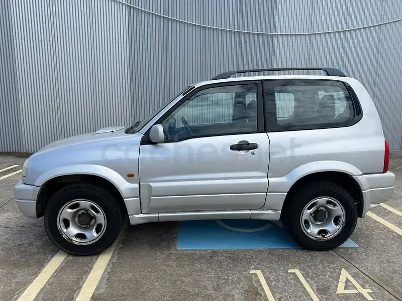 Usado Suzuki Grand Vitara 110 CV (80 kW) 2004 Gris / plata SUV