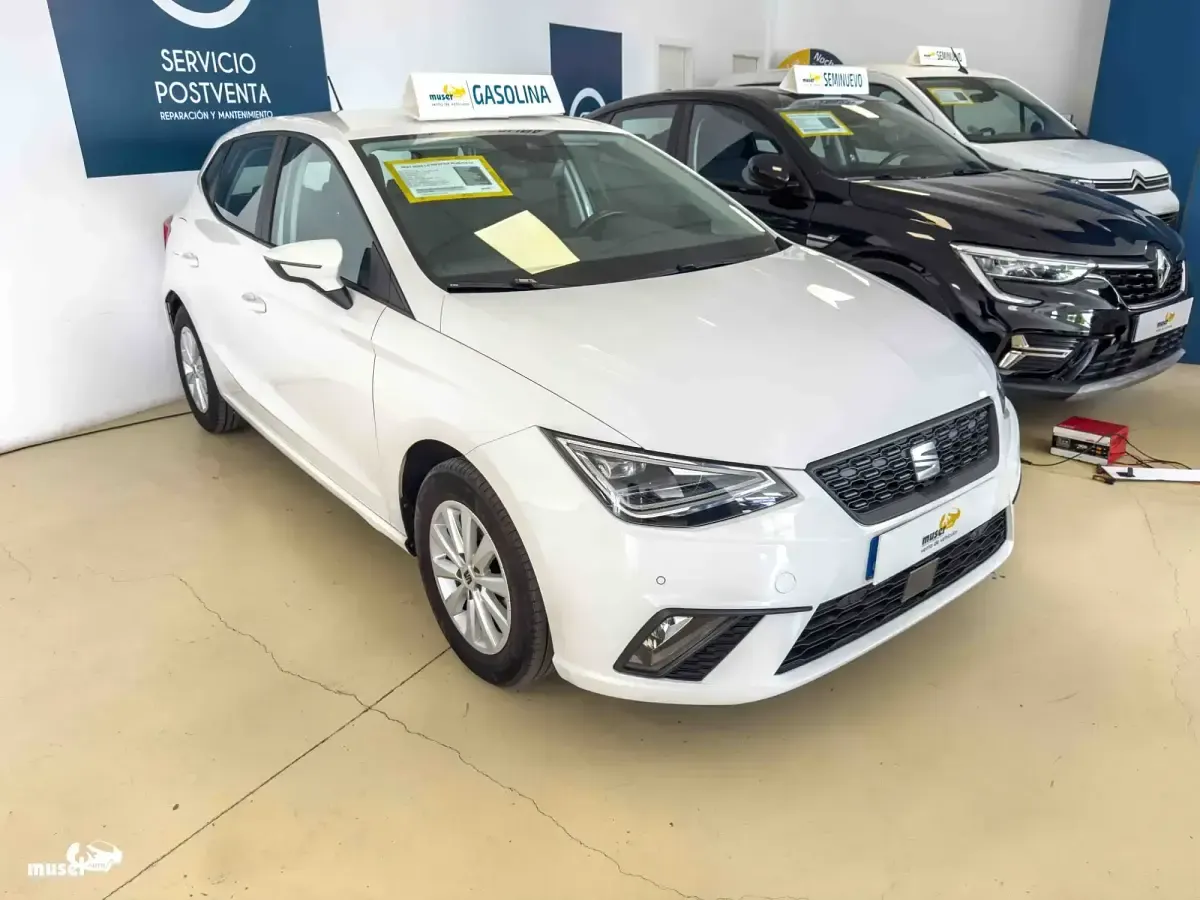 Usado Seat Ibiza Style Plus 110 CV (80 kW) 2022 Blanco Utilitario