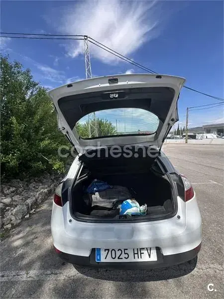 Usado Renault Mégane Authentique 90 CV (66 kW) 2012 Blanco Berlina