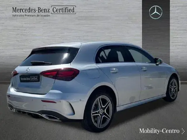 Usado Mercedes A250 218 CV (160 kW) 2023 Plata iridio Berlina