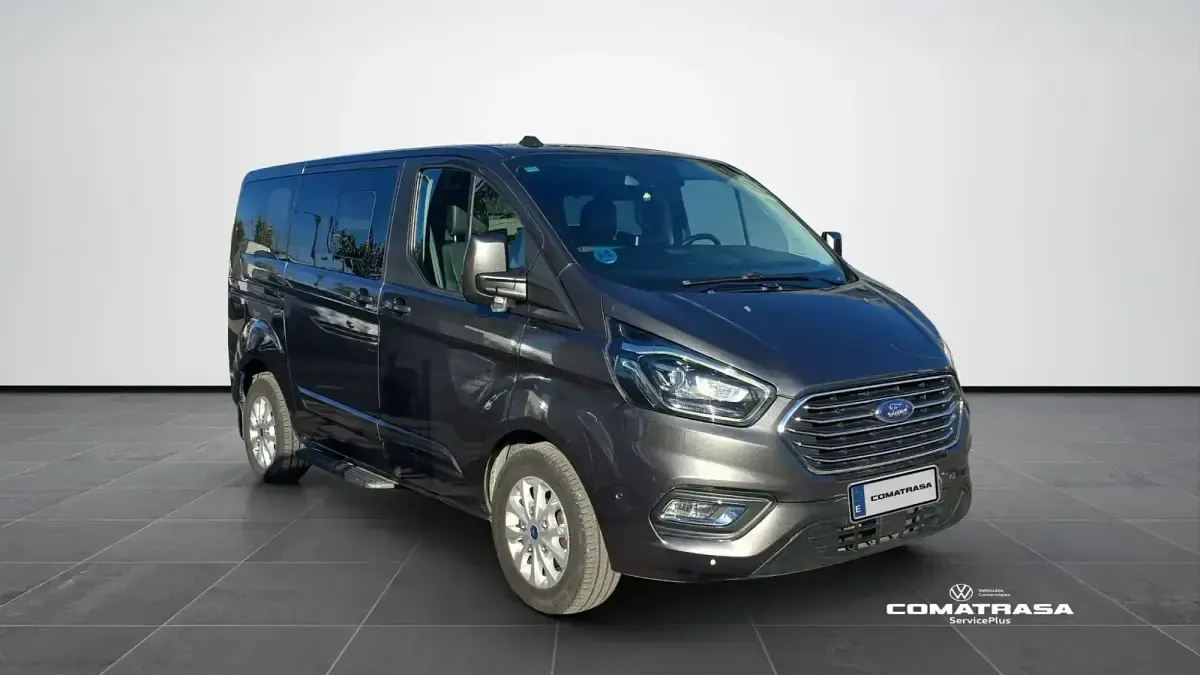 Usado Ford Tourneo Custom Titanium 125 CV (91 kW) 2020 Gris Van