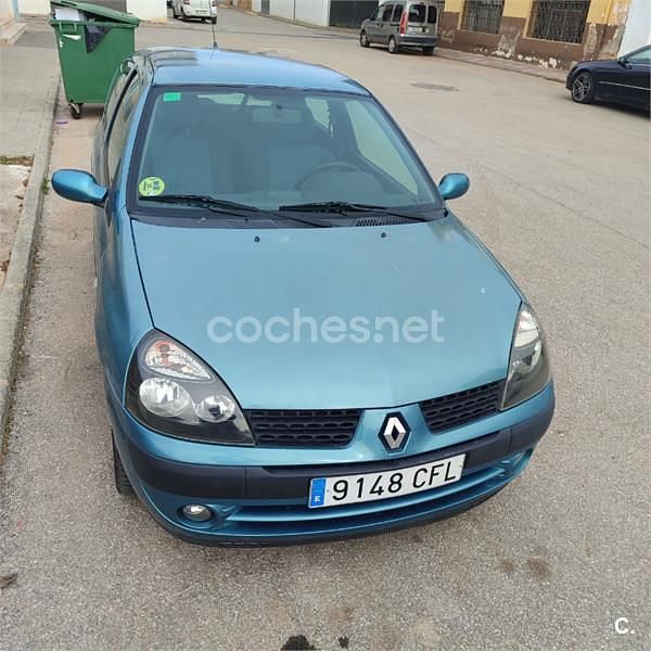 Usado Renault Clio II 75 CV (55 kW) 2003 Azul Berlina