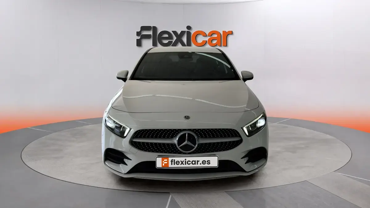 Usado Mercedes A180 136 CV (100 kW) 2019 Blanco Berlina