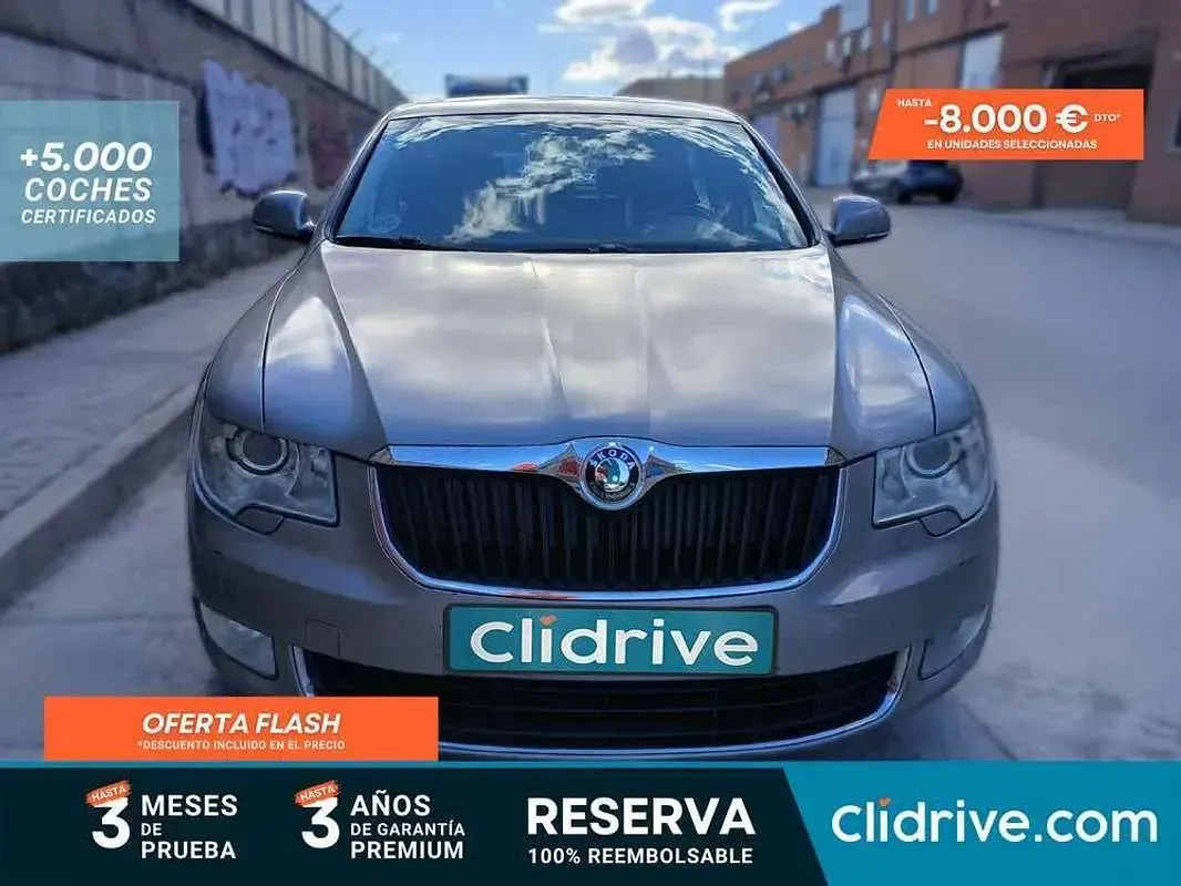 Usado Skoda Superb Elegance 140 CV (102 kW) 2009 Gris Berlina