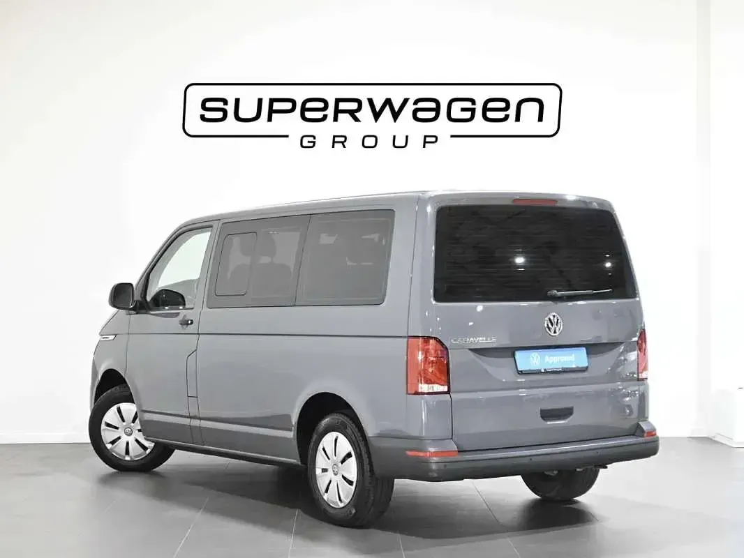 Usado VW Caravelle 110 CV (80 kW) 2022 Gris Van
