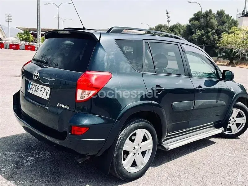 Usado Toyota RAV4 Premium 177 CV (130 kW) 2007 Negro SUV