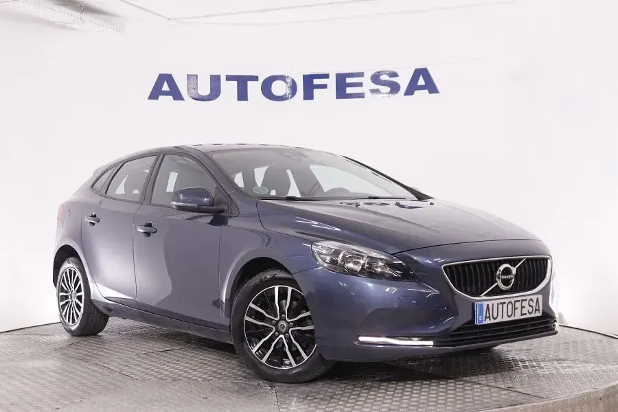 Usado Volvo V40 Momentum 120 CV (88 kW) 2017 Azul
