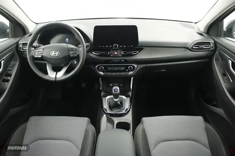 Usado Hyundai i30 120 CV (88 kW) 2025 Verde Berlina