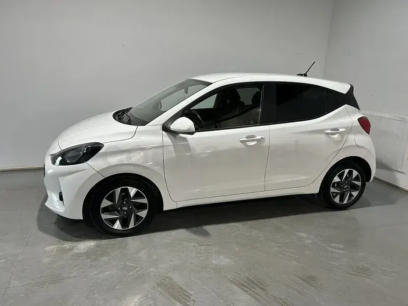 Usado Hyundai i10 63 CV (46 kW) 2025 Blanco Utilitario